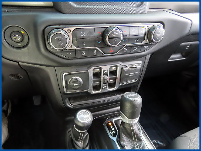 Used 2019 Jeep Wrangler Unlimited Sahara w/ Safety Group AWD/4WD image 18