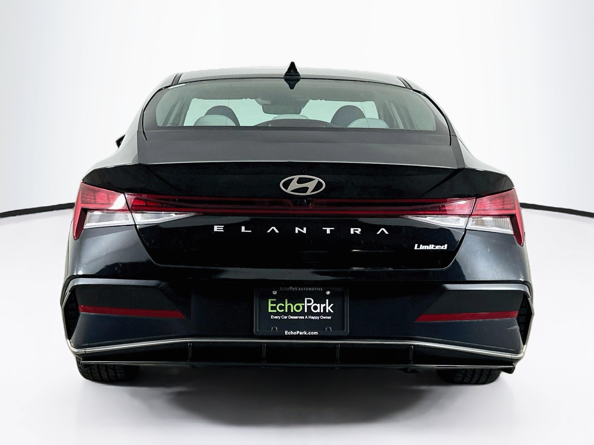 Used 2025 Hyundai Elantra Limited FWD image 7