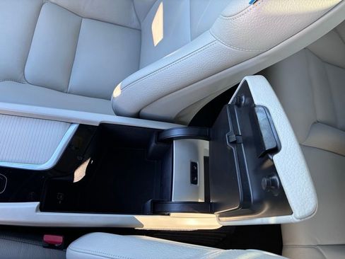 Used 2020 Volvo XC60 T5 Momentum w/ Protection Package Premier image 40