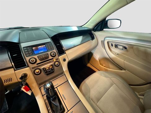 Used 2017 Ford Taurus SEL FWD image 8