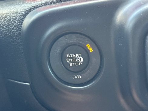 Used 2018 Jeep Wrangler Unlimited Rubicon AWD/4WD image 32