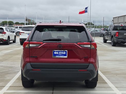Used 2025 Toyota RAV4 XLE Premium FWD image 5