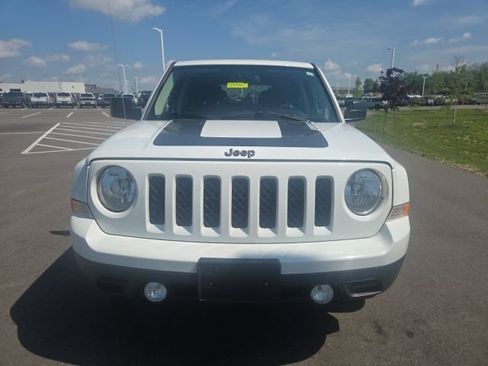 Used 2017 Jeep Patriot Sport w/ Power Value Group FWD image 3