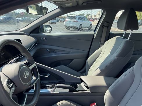 Used 2024 Hyundai Elantra SEL FWD image 11