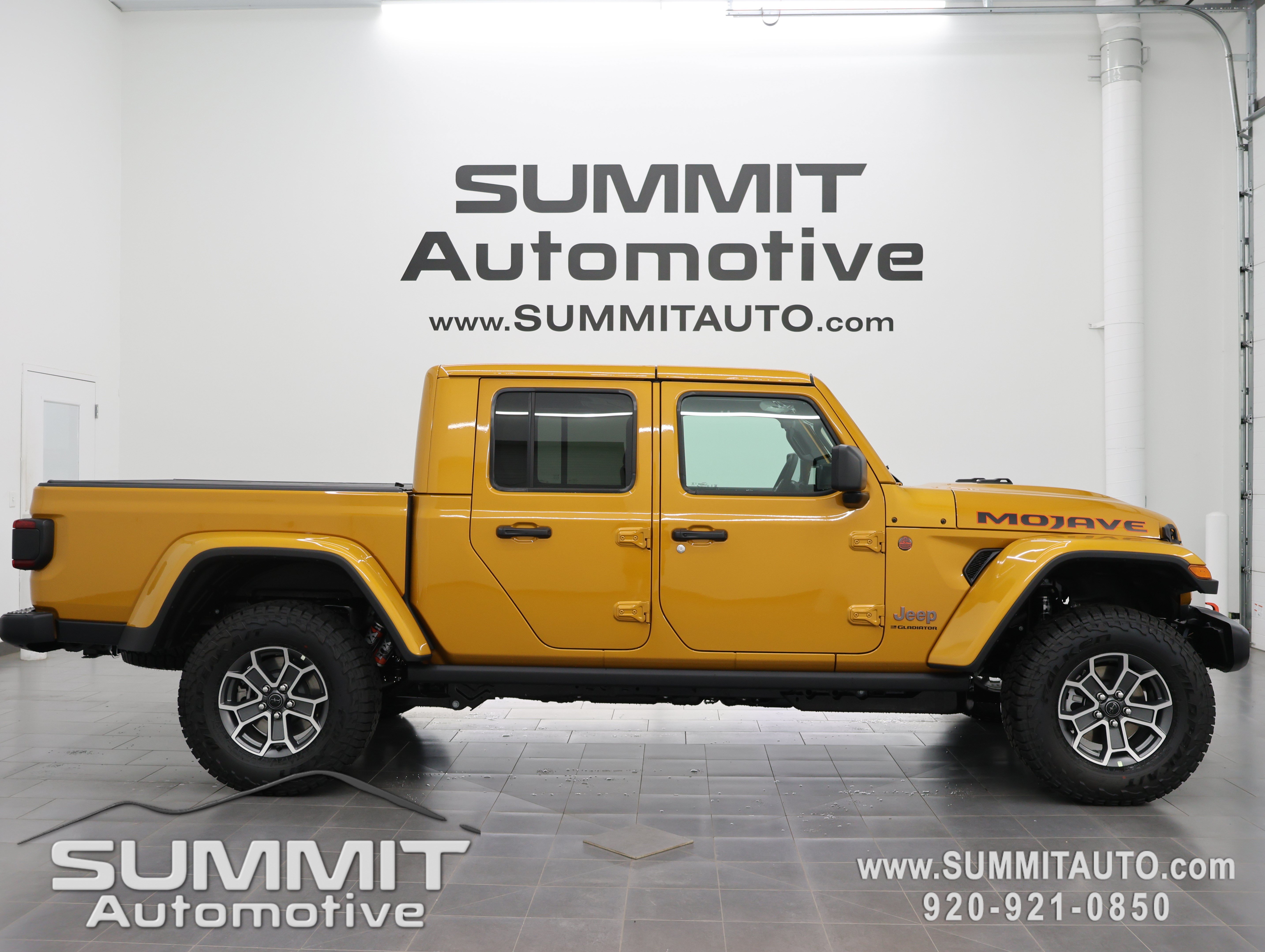 New 2026 Jeep Gladiator Mojave w/ Safety Group AWD/4WD 360° Tour