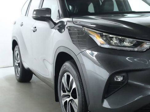 Used 2023 Toyota Highlander Limited image 5