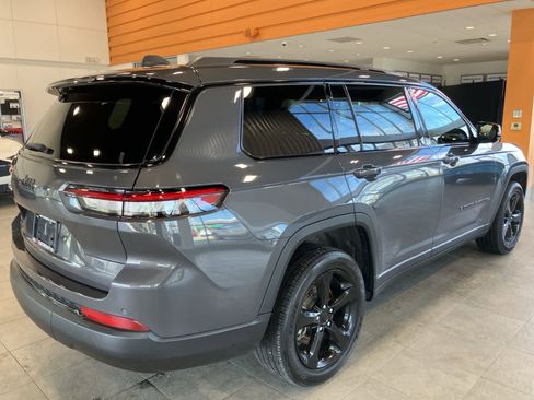 Used 2023 Jeep Grand Cherokee L Laredo image 5