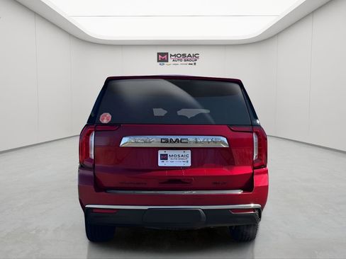 Used 2024 GMC Yukon SLT AWD/4WD image 4