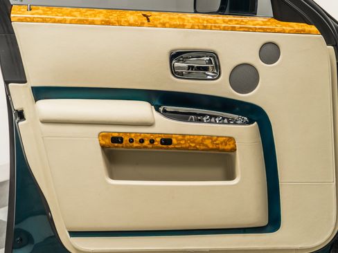 Used 2010 Rolls-Royce Ghost image 40