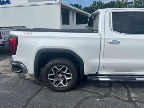 Used 2022 GMC Sierra 1500 SLT w/ SLT Premium Plus Package AWD/4WD image 4