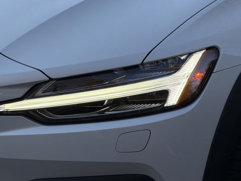 Certified 2025 Volvo V60 B5 Cross Country Plus image 6