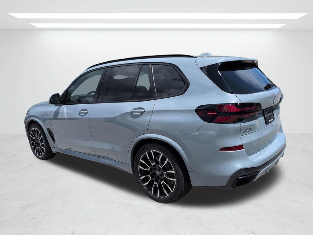 New 2026 BMW X5 xDrive50e w/ M Sport Package AWD/4WD image 6