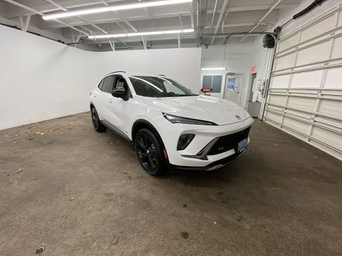 Used 2025 Buick Envision Sport Touring image 8