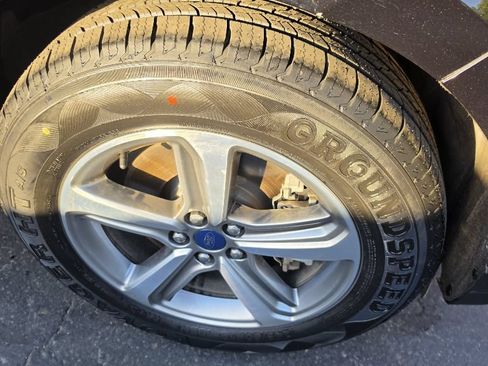 Used 2019 Ford Edge SEL w/ Equipment Group 201A AWD/4WD image 17
