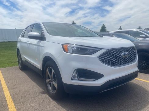 Used 2024 Ford Edge SEL w/ Convenience Package AWD/4WD image 2