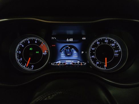 Used 2019 Jeep Cherokee Trailhawk image 23