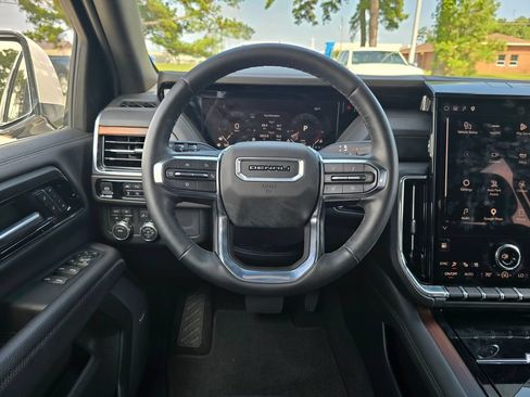 Used 2025 GMC Yukon XL Denali AWD/4WD image 13