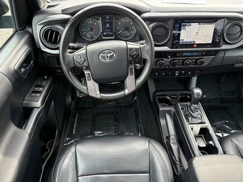 Used 2018 Toyota Tacoma SR image 20