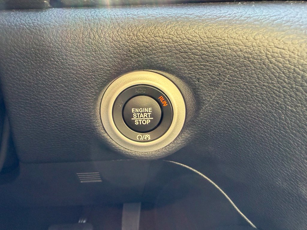 Used 2026 Chrysler Pacifica Limited FWD image 14
