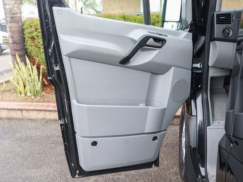 Used 2018 Mercedes-Benz Sprinter 2500 image 14