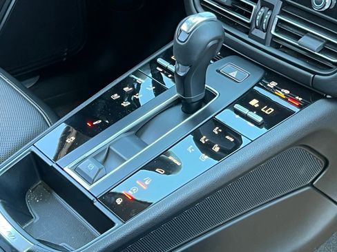 Certified 2022 Porsche Macan S AWD/4WD image 32