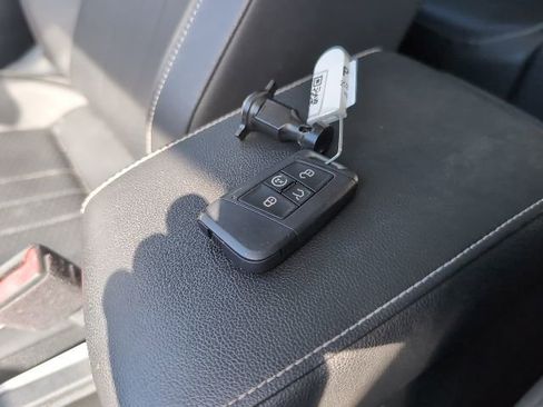 Certified 2022 Volkswagen Tiguan SE w/ Panoramic Sunroof Package image 30