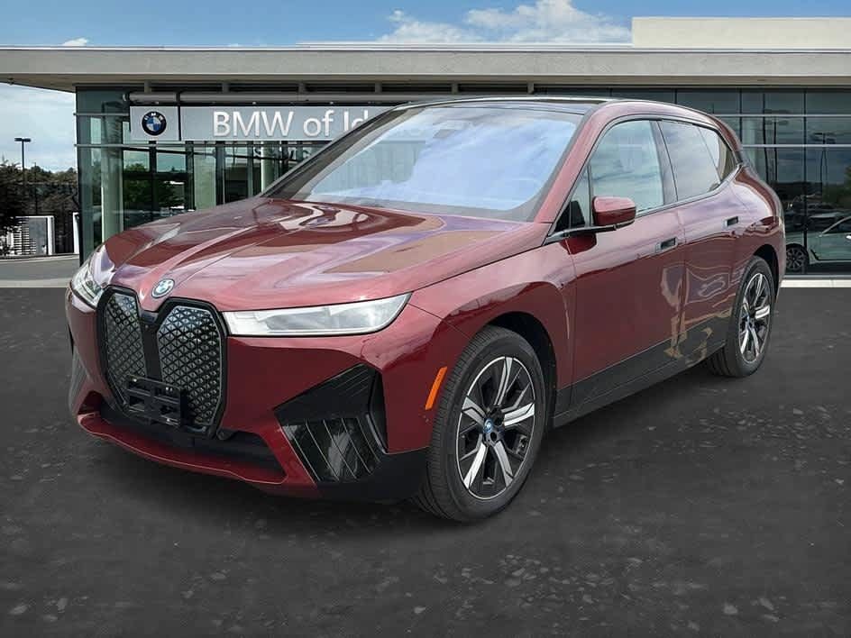 Used 2024 BMW iX xDrive50 w/ Sport Package AWD/4WD image 3