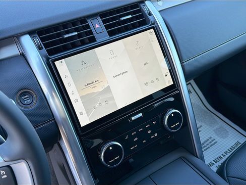 New 2026 Land Rover Discovery Dynamic SE image 28