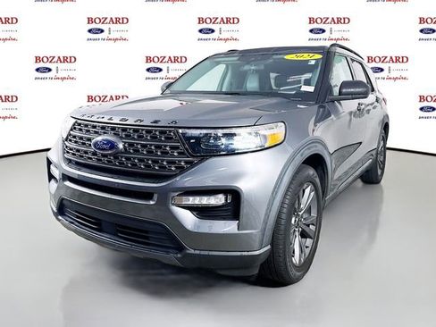 Used 2021 Ford Explorer XLT w/ Equipment Group 202A image 4