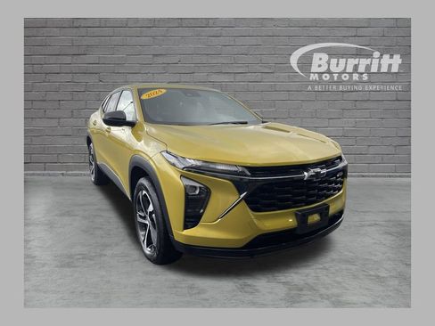 Used 2024 Chevrolet Trax RS w/ Driver Confidence Package FWD image 1