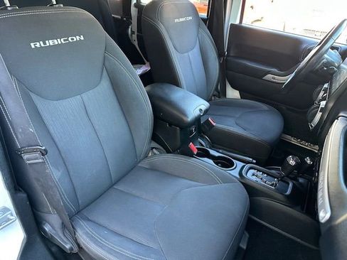 Used 2016 Jeep Wrangler Unlimited Rubicon w/ Connectivity Group image 15