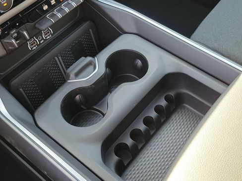 New 2026 RAM 2500 Big Horn AWD/4WD image 10
