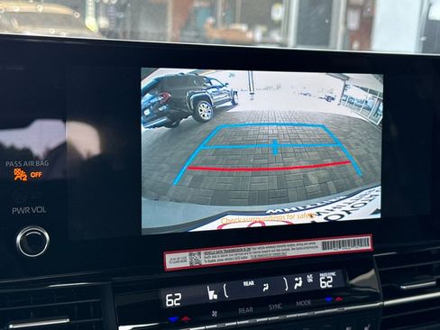 Certified 2025 Toyota Sienna XSE image 27