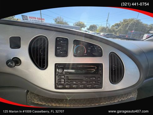 Used 2003 Ford E-150 and Econoline 150 Commercial Van 3D image 18