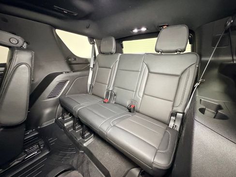 Used 2022 GMC Yukon Denali w/ Denali Premium Package AWD/4WD image 5