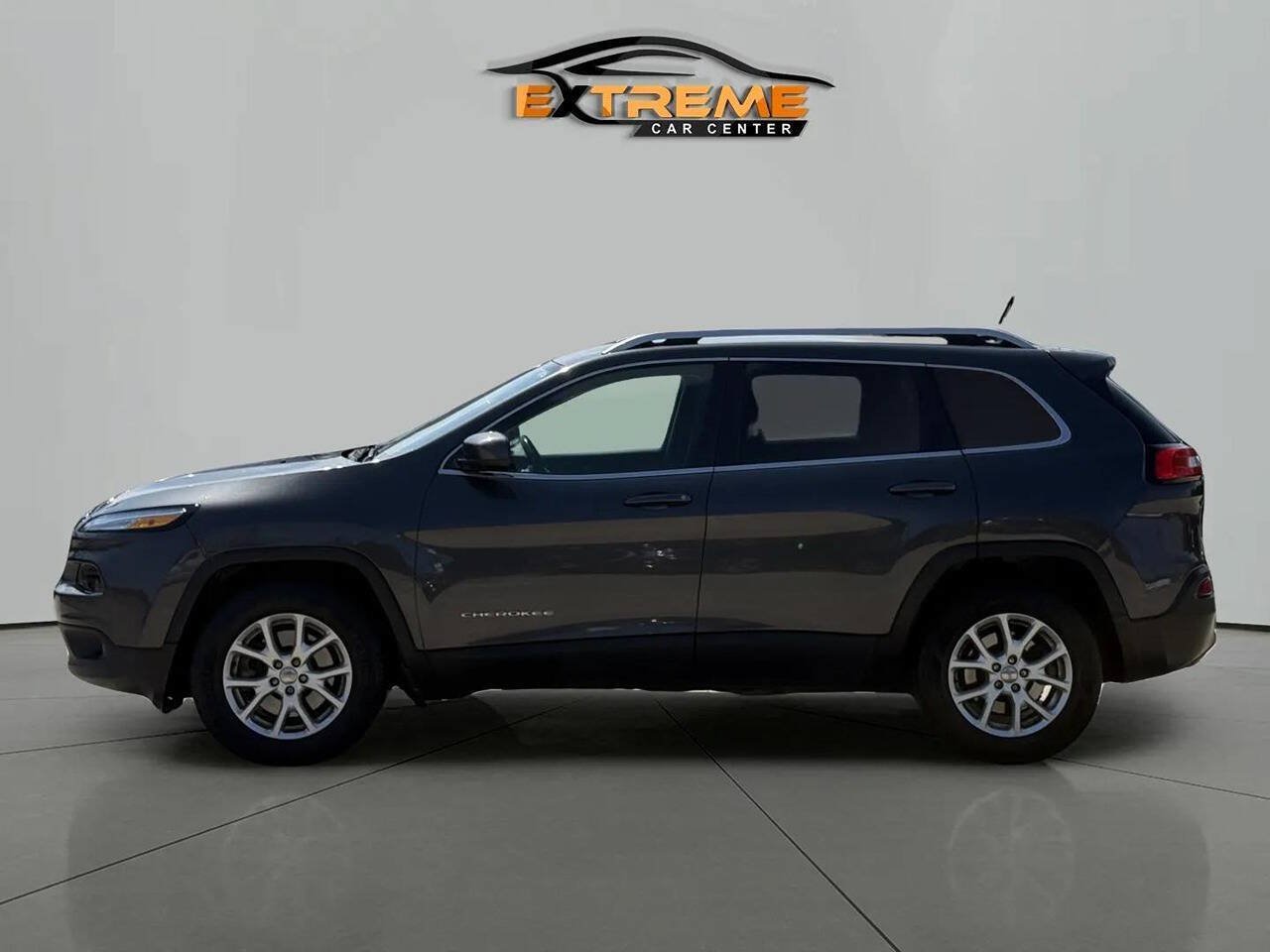 Used 2014 Jeep Cherokee Latitude w/ Cold Weather Group AWD/4WD image 3