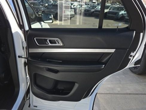 Used 2017 Ford Explorer XLT image 30