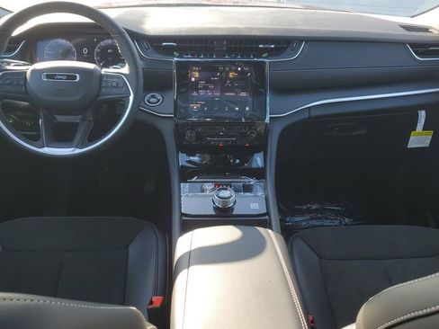 New 2025 Jeep Grand Cherokee L Altitude image 11