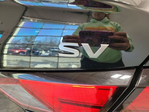 Used 2024 Nissan Altima 2.5 SV image 14