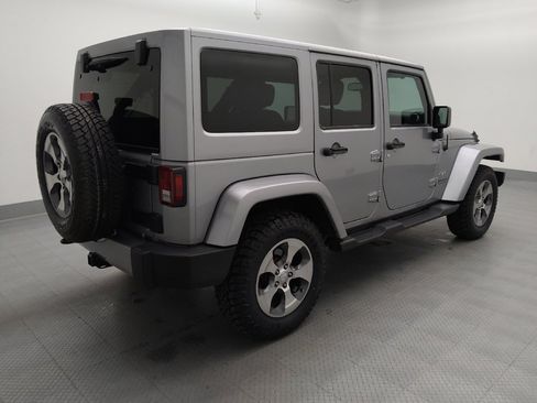 Used 2017 Jeep Wrangler Unlimited Sahara w/ Connectivity Group AWD/4WD image 10