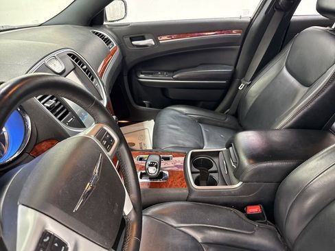 Used 2014 Chrysler 300 image 24
