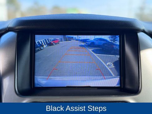 Used 2017 Chevrolet Suburban LT image 17