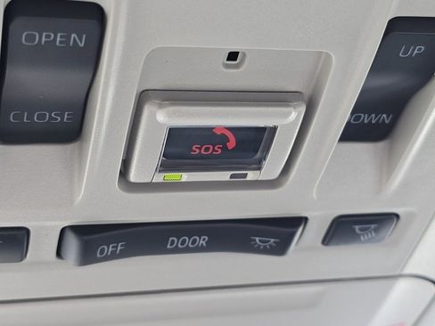 Used 2023 Toyota Highlander XLE image 16