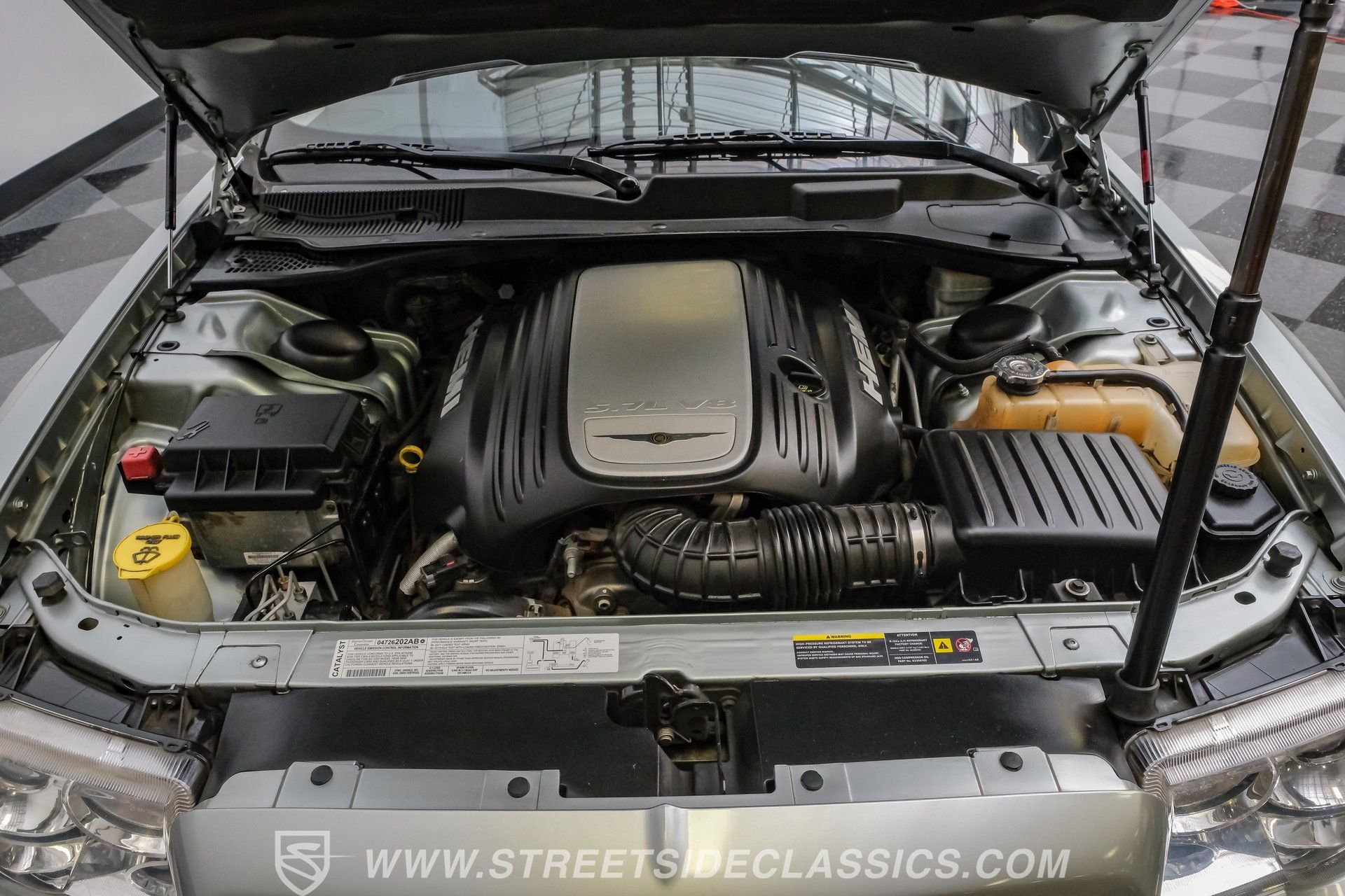 Used 2005 Chrysler 300 C w/ Navigation & Sound Group II RWD image 38