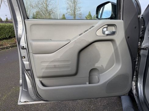 Used 2020 Nissan Frontier SV w/ Midnight Edition Floor Mats image 12