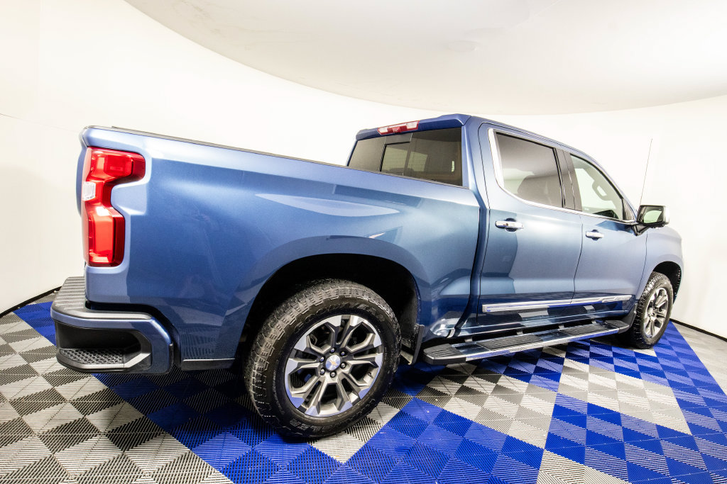 Used 2024 Chevrolet Silverado 1500 High Country w/ Technology Package AWD/4WD image 5