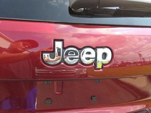 Used 2022 Jeep Grand Cherokee Laredo w/ All-Weather Capability Group AWD/4WD image 57