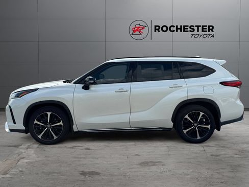 Certified 2021 Toyota Highlander XSE AWD/4WD image 2