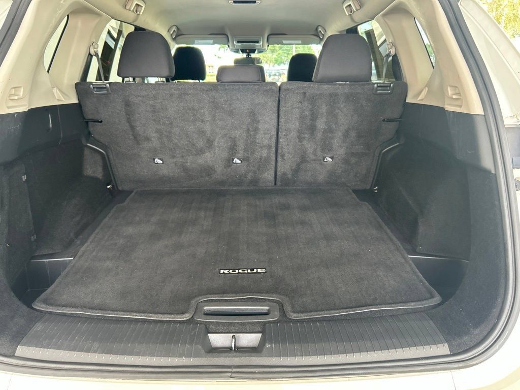 Used 2024 Nissan Rogue S FWD image 30