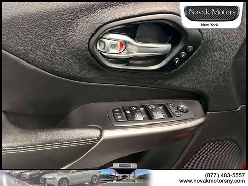 Used 2021 Jeep Cherokee Limited image 18